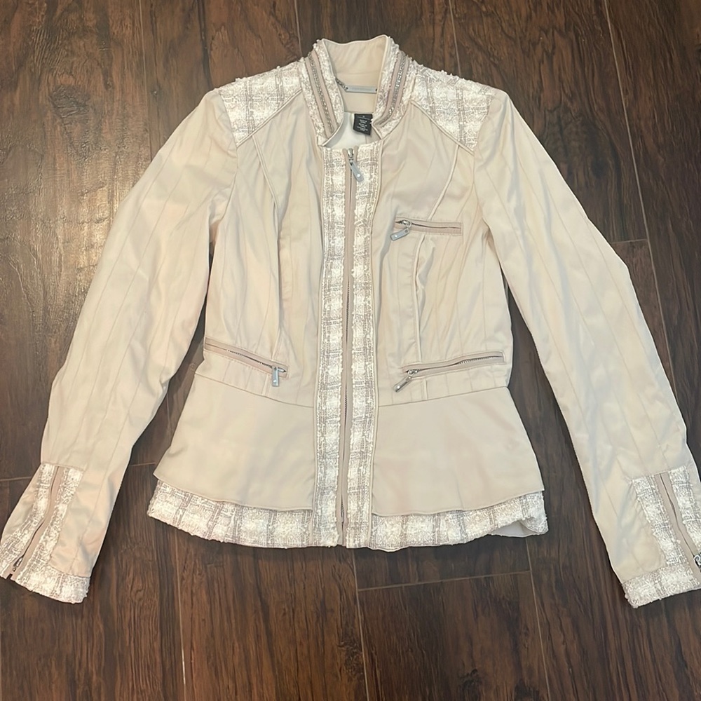 Size 0. Jacket great for holiday parties.